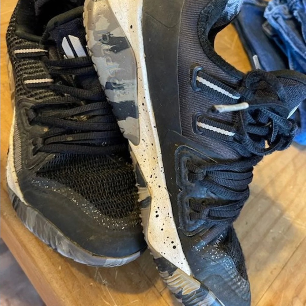 Boy’s JJ Watt tennis shoes size 4